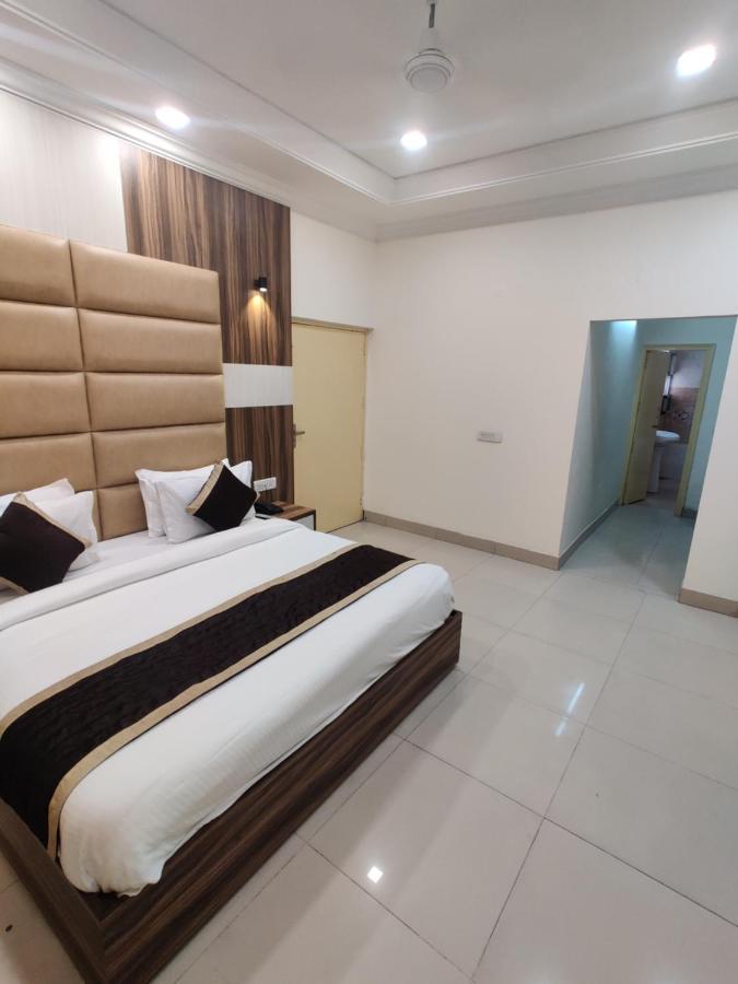 Raj Darbar - 10 Meter From Golden Temple Hotel Amritsar Exterior photo