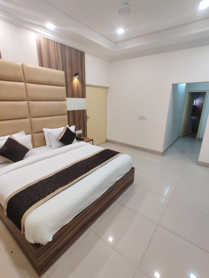 Raj Darbar - 10 Meter From Golden Temple Hotel Amritsar Exterior photo