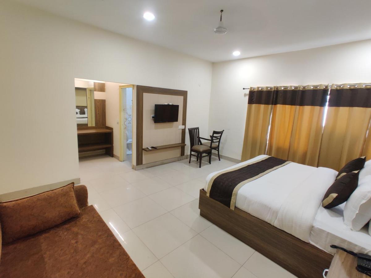 Raj Darbar - 10 Meter From Golden Temple Hotel Amritsar Exterior photo