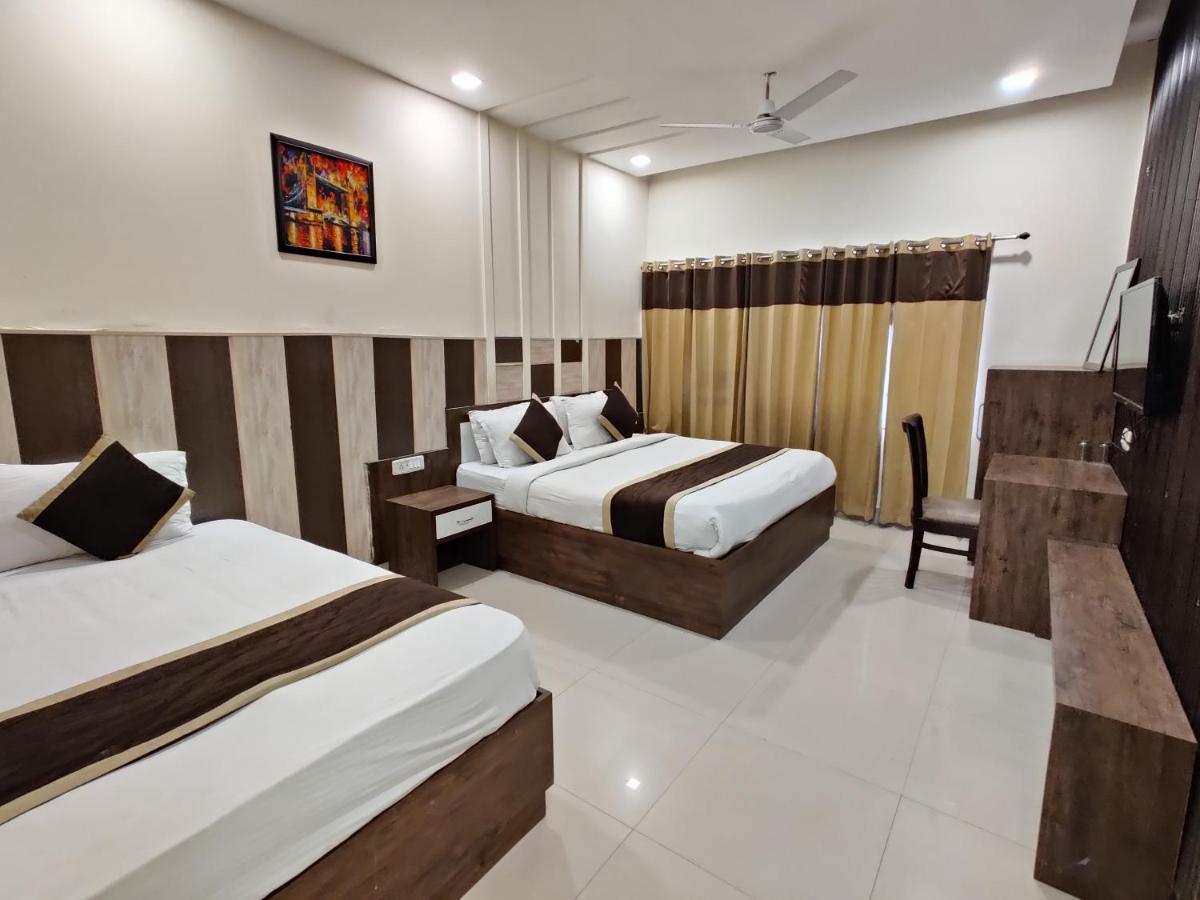 Raj Darbar - 10 Meter From Golden Temple Hotel Amritsar Exterior photo