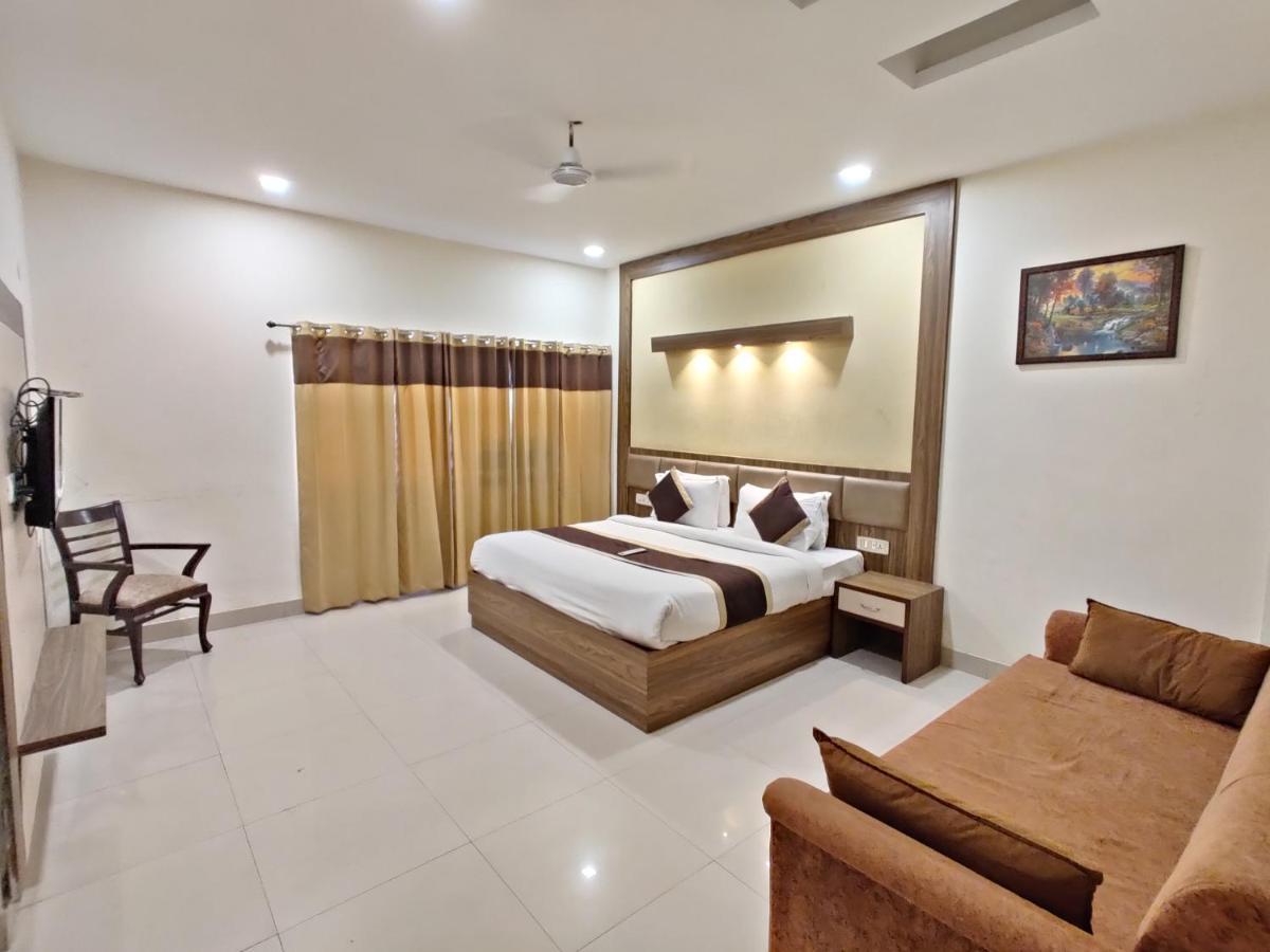 Raj Darbar - 10 Meter From Golden Temple Hotel Amritsar Exterior photo