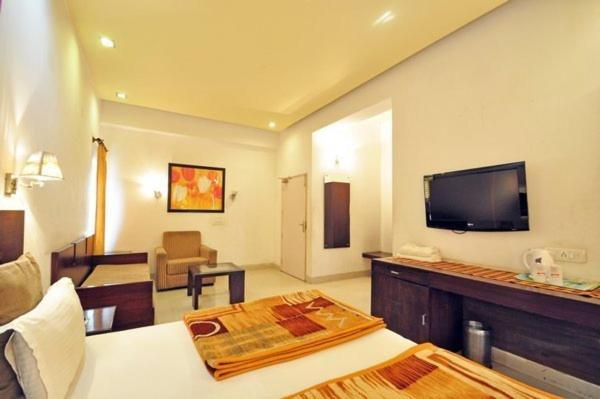 Raj Darbar - 10 Meter From Golden Temple Hotel Amritsar Exterior photo
